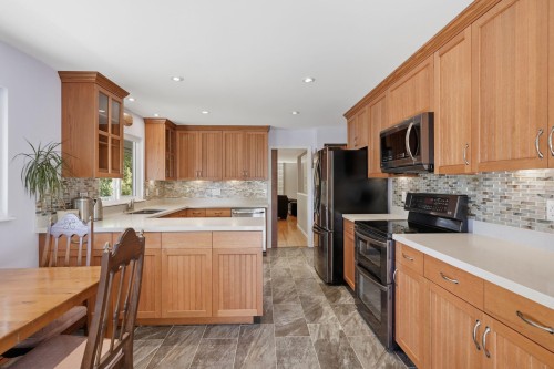 210 Murphy Drive W, Delta, BC - Indoor Photo Showing Kitchen