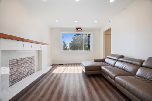 8085 10Th Avenue, Burnaby, BC 