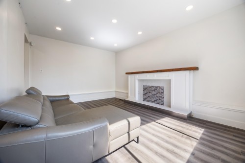 8085 10Th Avenue, Burnaby, BC 