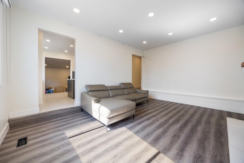 8085 10Th Avenue, Burnaby, BC 