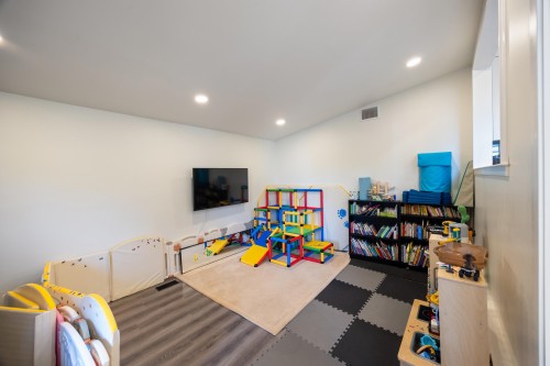 8085 10Th Avenue, Burnaby, BC 