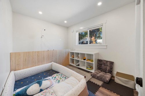 8085 10Th Avenue, Burnaby, BC 