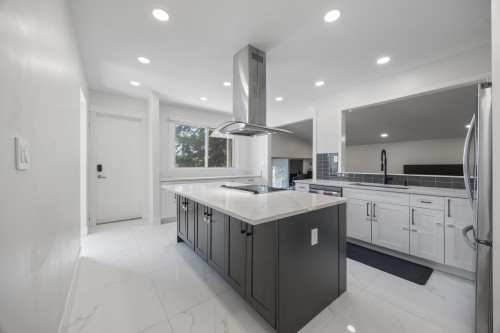 8085 10Th Avenue, Burnaby, BC 