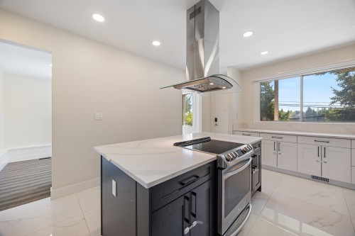8085 10Th Avenue, Burnaby, BC 
