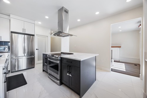 8085 10Th Avenue, Burnaby, BC 