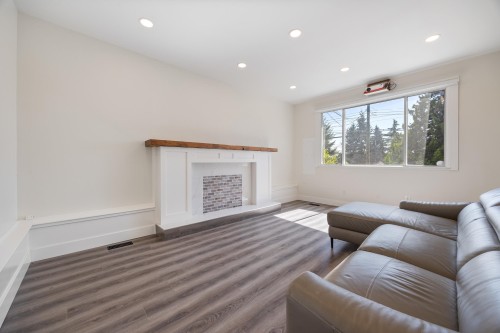 8085 10Th Avenue, Burnaby, BC 