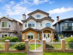 3423 E 24th Avenue  Vancouver, BC V5R 1G5