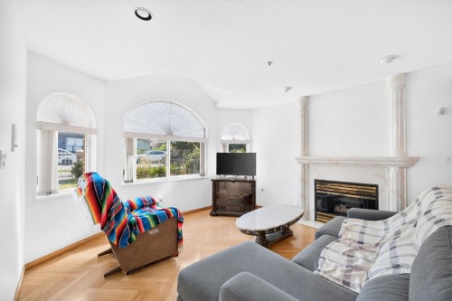 3423 24Th Avenue E, Vancouver, BC - Indoor Photo Showing Living Room With Fireplace