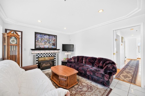 3423 24Th Avenue E, Vancouver, BC - Indoor Photo Showing Living Room With Fireplace