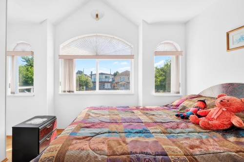 3423 24Th Avenue E, Vancouver, BC - Indoor Photo Showing Bedroom