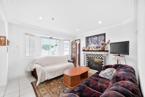 3423 24Th Avenue E, Vancouver, BC - Indoor Photo Showing Living Room With Fireplace