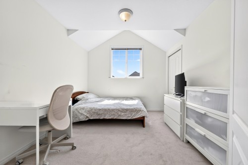 6215 Dunsmuir Crescent, Richmond, BC - Indoor Photo Showing Bedroom