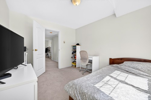 6215 Dunsmuir Crescent, Richmond, BC - Indoor Photo Showing Bedroom
