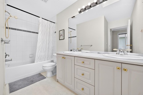 6215 Dunsmuir Crescent, Richmond, BC - Indoor Photo Showing Bathroom