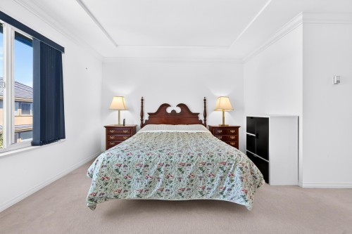 6215 Dunsmuir Crescent, Richmond, BC - Indoor Photo Showing Bedroom