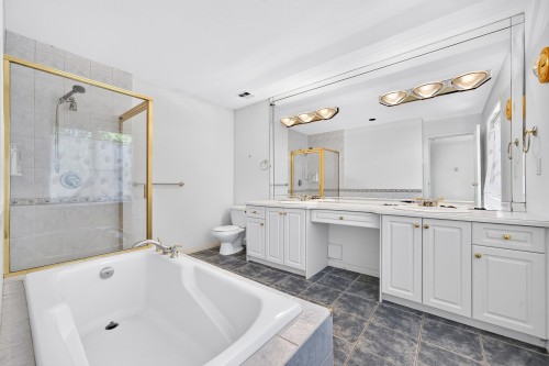 6215 Dunsmuir Crescent, Richmond, BC - Indoor Photo Showing Bathroom