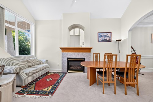 6215 Dunsmuir Crescent, Richmond, BC - Indoor With Fireplace