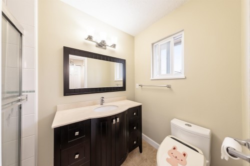 7763 Hazelmere Street, Burnaby, BC - Indoor Photo Showing Bathroom