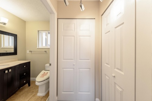 7763 Hazelmere Street, Burnaby, BC - Indoor Photo Showing Bathroom