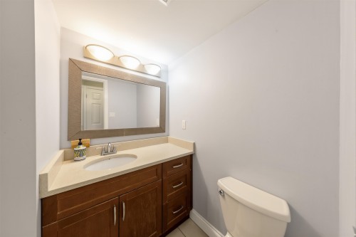 7763 Hazelmere Street, Burnaby, BC - Indoor Photo Showing Bathroom