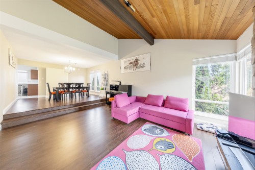 7763 Hazelmere Street, Burnaby, BC - Indoor Photo Showing Living Room