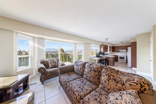 7763 Hazelmere Street, Burnaby, BC - Indoor Photo Showing Living Room