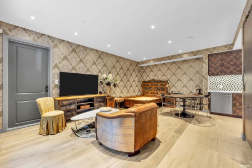3308 Deering Island Place, Vancouver, BC - Indoor