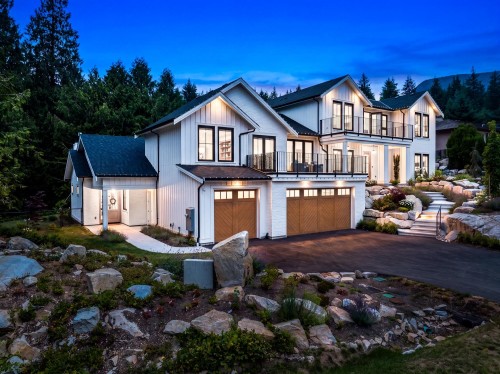 4597 Woodgreen Drive, West Vancouver, BC - Outdoor