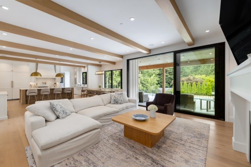 4597 Woodgreen Drive, West Vancouver, BC - Indoor Photo Showing Living Room