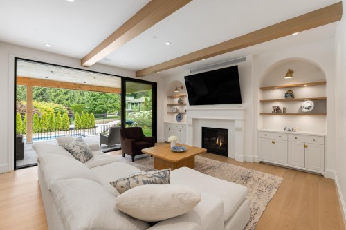 4597 Woodgreen Drive, West Vancouver, BC - Indoor Photo Showing Living Room With Fireplace