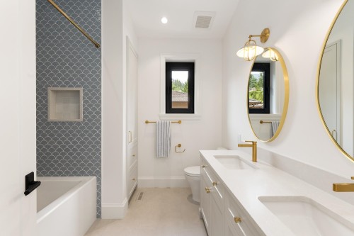 4597 Woodgreen Drive, West Vancouver, BC - Indoor Photo Showing Bathroom