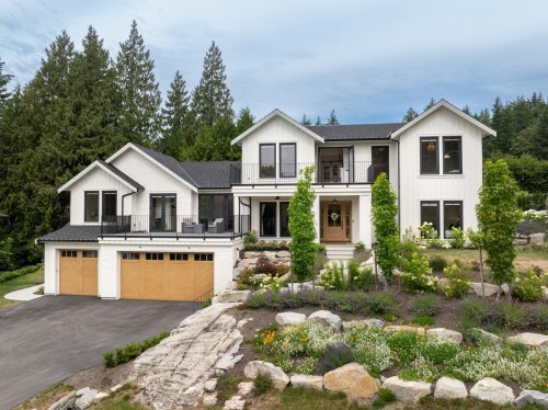 4597 Woodgreen Drive, West Vancouver, BC - Outdoor With Facade