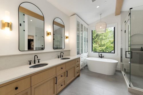 4597 Woodgreen Drive, West Vancouver, BC - Indoor Photo Showing Bathroom