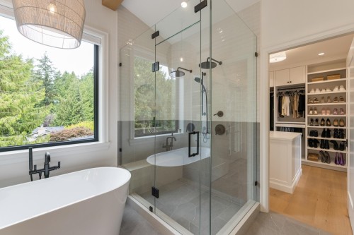 4597 Woodgreen Drive, West Vancouver, BC - Indoor Photo Showing Bathroom