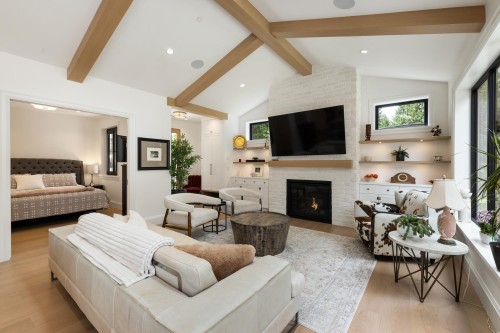 4597 Woodgreen Drive, West Vancouver, BC - Indoor Photo Showing Living Room With Fireplace