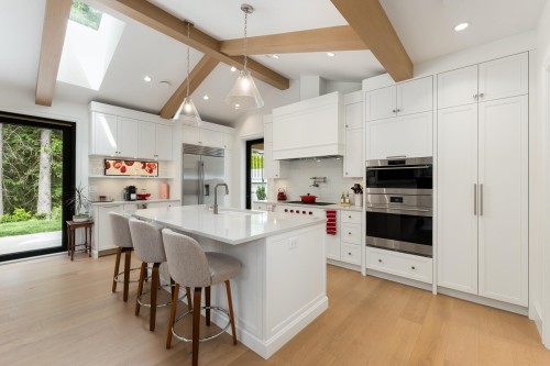 4597 Woodgreen Drive, West Vancouver, BC - Indoor Photo Showing Kitchen With Upgraded Kitchen
