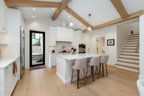 4597 Woodgreen Drive, West Vancouver, BC - Indoor Photo Showing Kitchen With Upgraded Kitchen