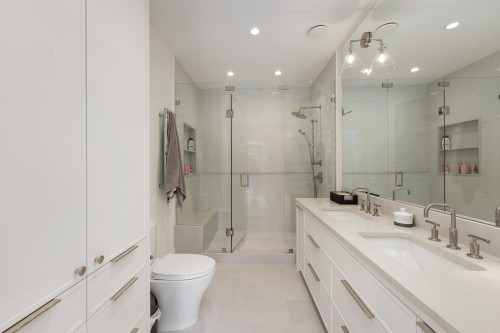 4597 Woodgreen Drive, West Vancouver, BC - Indoor Photo Showing Bathroom