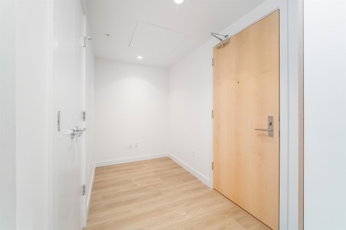 214-9888 University Crescent, Burnaby, BC - Indoor Photo Showing Other Room