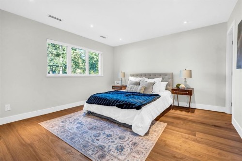 4470 Capilano Road, North Vancouver, BC - Indoor Photo Showing Bedroom