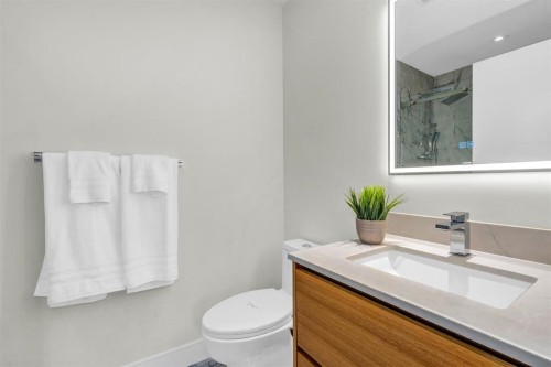 4470 Capilano Road, North Vancouver, BC - Indoor Photo Showing Bathroom