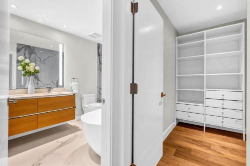 4470 Capilano Road, North Vancouver, BC - Indoor