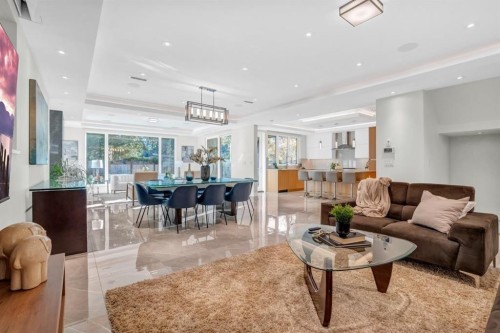 4470 Capilano Road, North Vancouver, BC - Indoor Photo Showing Living Room