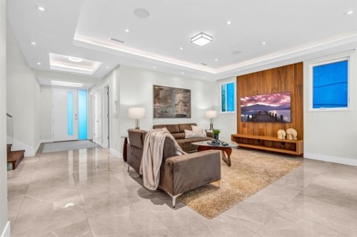 4470 Capilano Road, North Vancouver, BC - Indoor