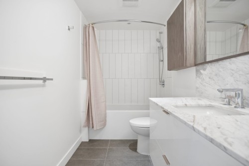 507-209 7Th Avenue E, Vancouver, BC - Indoor Photo Showing Bathroom