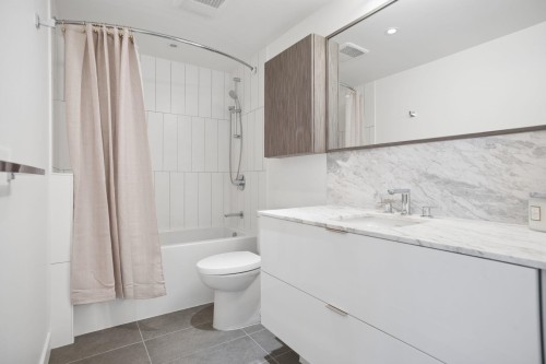 507-209 7Th Avenue E, Vancouver, BC - Indoor Photo Showing Bathroom