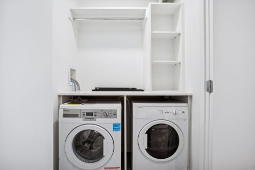 507-209 7Th Avenue E, Vancouver, BC - Indoor Photo Showing Laundry Room