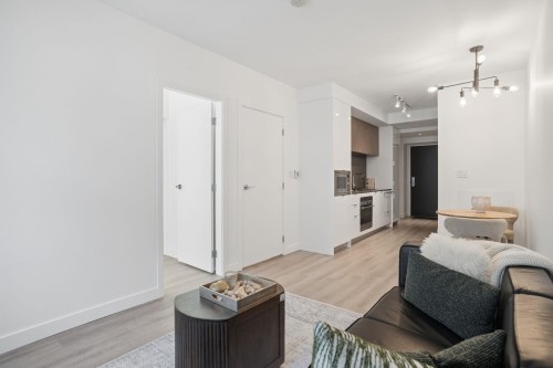 507-209 7Th Avenue E, Vancouver, BC - Indoor Photo Showing Living Room