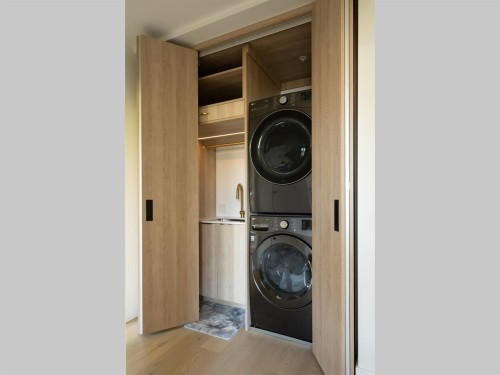 2305 King Edward Avenue W, Vancouver, BC - Indoor Photo Showing Laundry Room