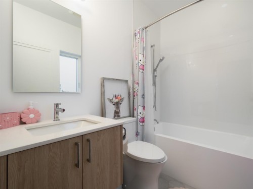 2305 King Edward Avenue W, Vancouver, BC - Indoor Photo Showing Bathroom